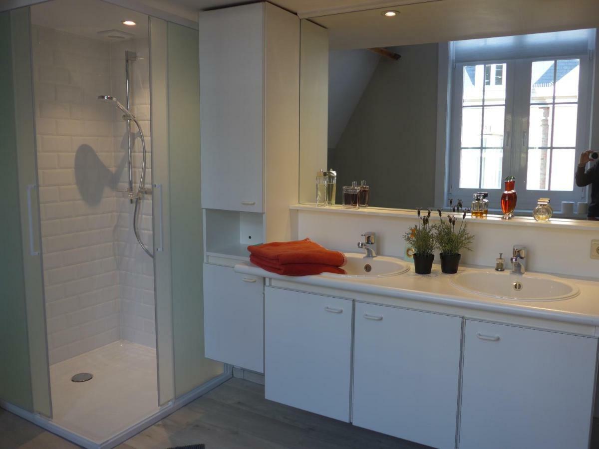 Belarte Framing Shop, Spacious Apartment With Garage In The Heart Of Ieper Exterior foto